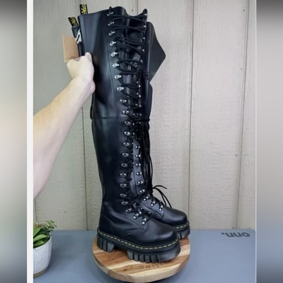 RARE Dr. Martens Audrick 22Eye ExtremeLace Thigh High Platform Boots Size 11 NIB - Picture 7 of 13